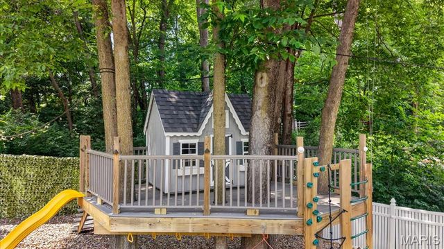 1609 Featherstone Drive, Town And Country, MO 63131