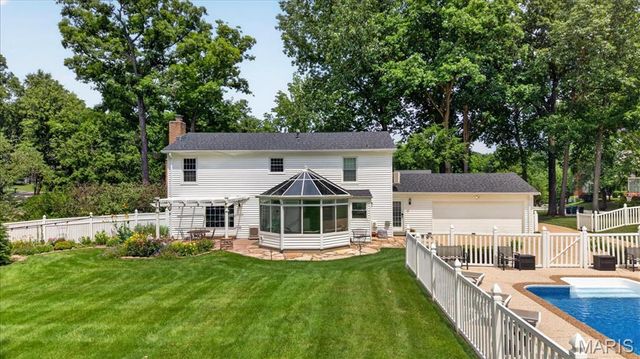 1609 Featherstone Drive, Town And Country, MO 63131
