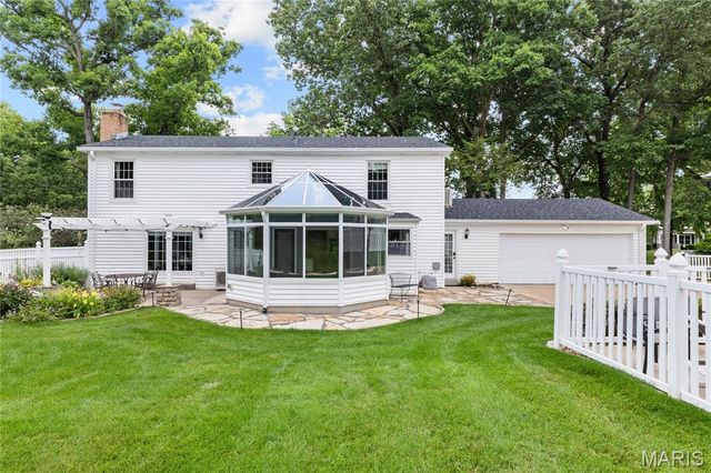 1609 Featherstone Drive, Town And Country, MO 63131