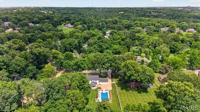 1609 Featherstone Drive, Town And Country, MO 63131