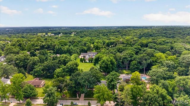 1609 Featherstone Drive, Town And Country, MO 63131