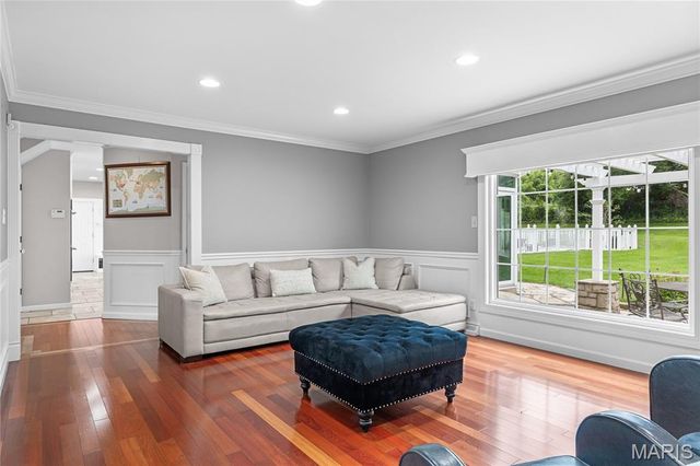 1609 Featherstone Drive, Town And Country, MO 63131