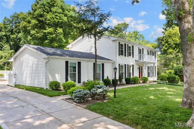 1609 Featherstone Drive, Town And Country, MO 63131