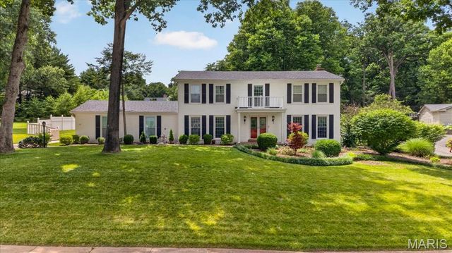 1609 Featherstone Drive, Town And Country, MO 63131