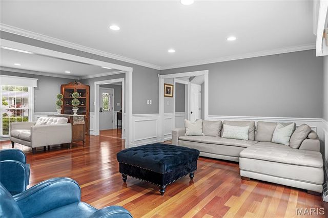 1609 Featherstone Drive, Town And Country, MO 63131
