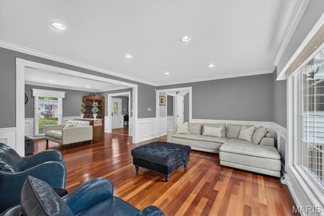 1609 Featherstone Drive, Town And Country, MO 63131