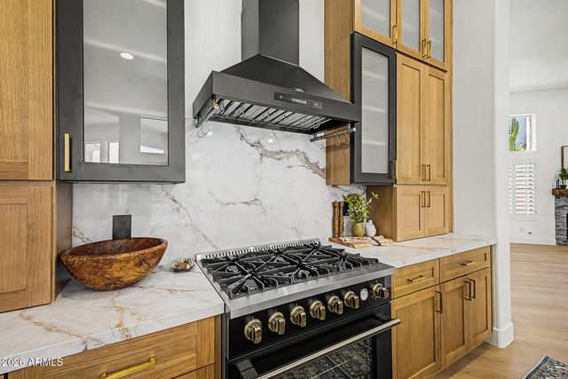 6034 E ANDERSON Drive, Scottsdale, AZ 85254