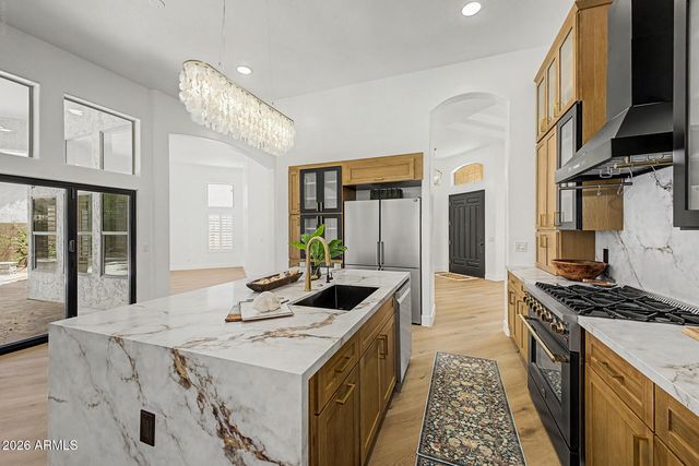 6034 E ANDERSON Drive, Scottsdale, AZ 85254