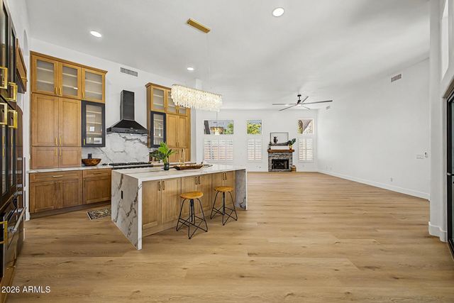 6034 E ANDERSON Drive, Scottsdale, AZ 85254
