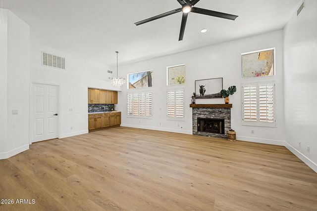 6034 E ANDERSON Drive, Scottsdale, AZ 85254