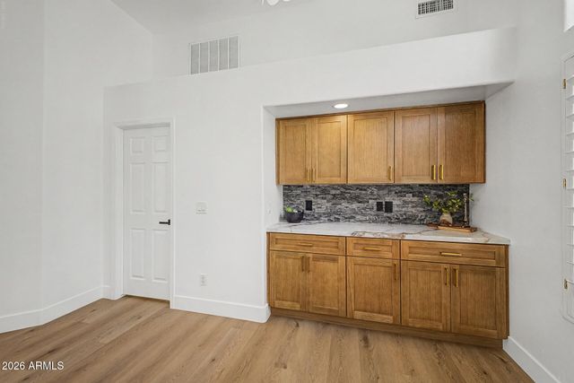 6034 E ANDERSON Drive, Scottsdale, AZ 85254