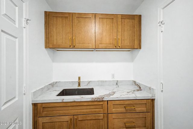 6034 E ANDERSON Drive, Scottsdale, AZ 85254