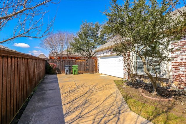 717 Summerfield Drive, Murphy, TX 75094