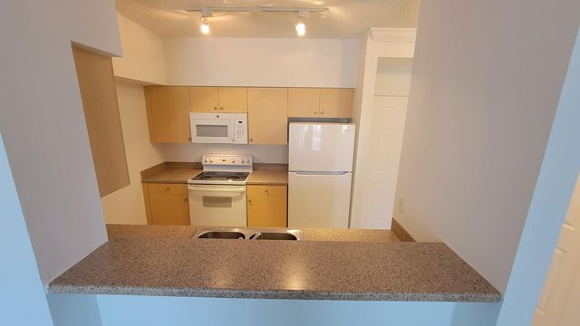 616 Clearwater Park Road 407, West Palm Beach, FL 33401