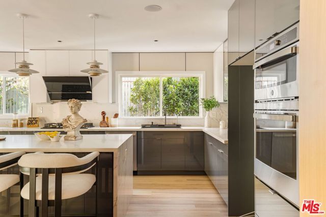 126 N Thurston Avenue, Los Angeles, CA 90049