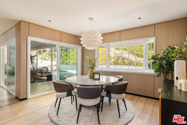 126 N Thurston Avenue, Los Angeles, CA 90049