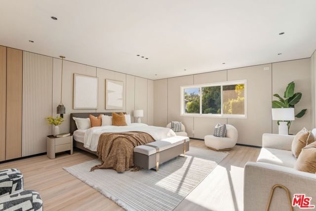 126 N Thurston Avenue, Los Angeles, CA 90049