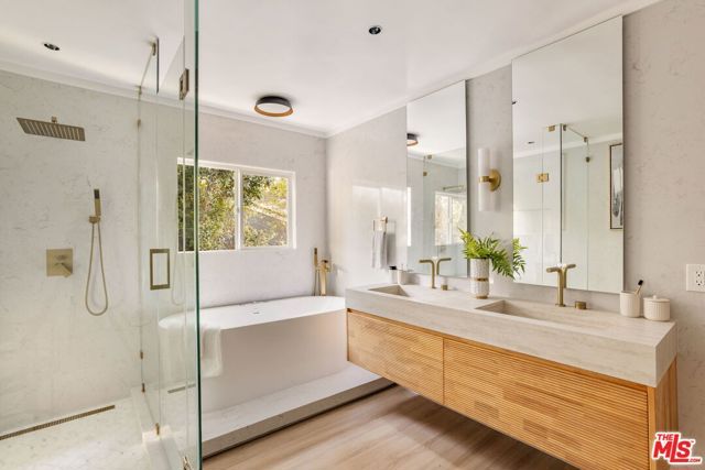 126 N Thurston Avenue, Los Angeles, CA 90049