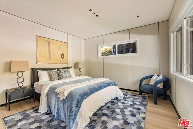 126 N Thurston Avenue, Los Angeles, CA 90049