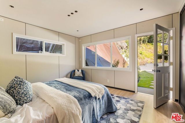 126 N Thurston Avenue, Los Angeles, CA 90049