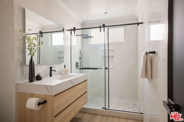 126 N Thurston Avenue, Los Angeles, CA 90049