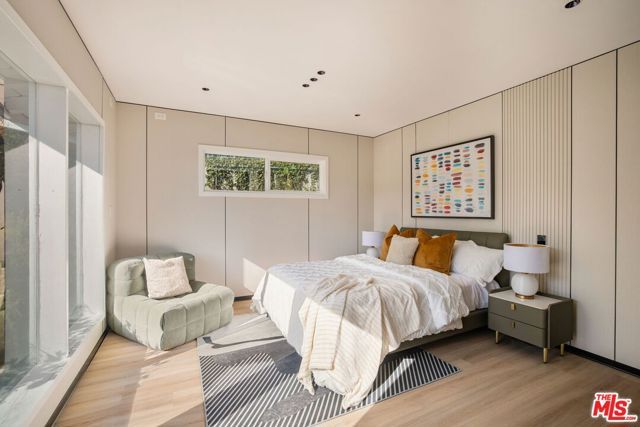 126 N Thurston Avenue, Los Angeles, CA 90049