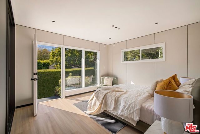 126 N Thurston Avenue, Los Angeles, CA 90049