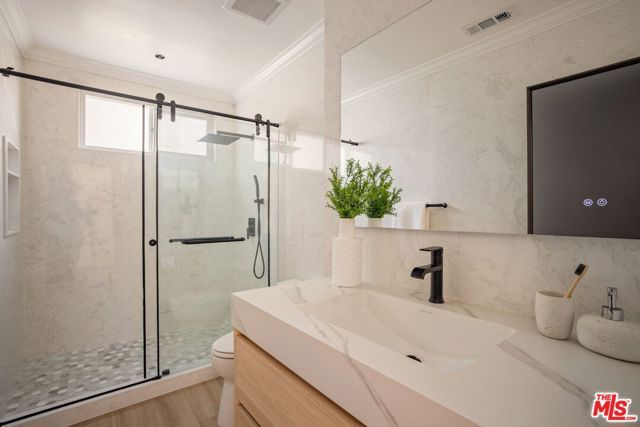 126 N Thurston Avenue, Los Angeles, CA 90049