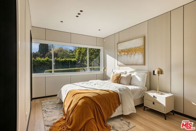 126 N Thurston Avenue, Los Angeles, CA 90049