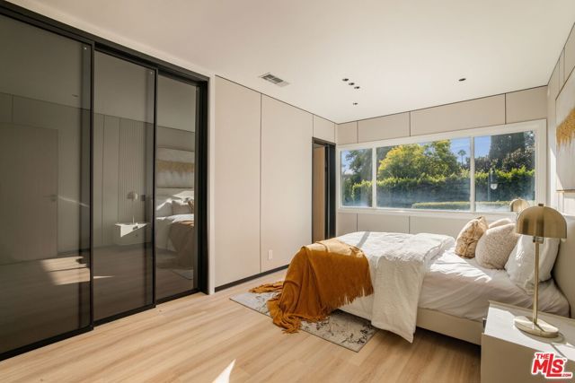 126 N Thurston Avenue, Los Angeles, CA 90049
