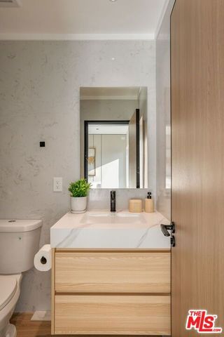 126 N Thurston Avenue, Los Angeles, CA 90049