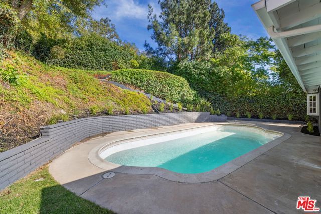 126 N Thurston Avenue, Los Angeles, CA 90049