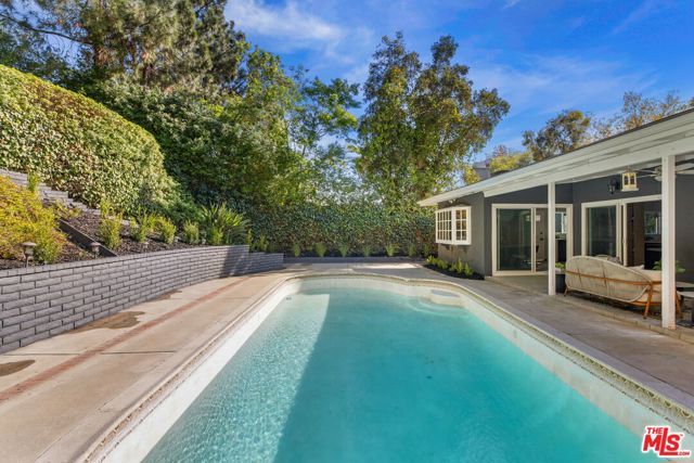 126 N Thurston Avenue, Los Angeles, CA 90049