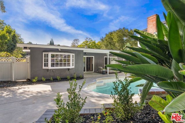 126 N Thurston Avenue, Los Angeles, CA 90049