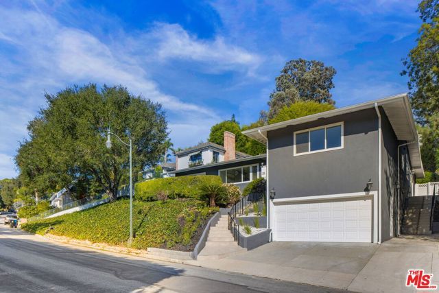 126 N Thurston Avenue, Los Angeles, CA 90049