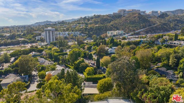 126 N Thurston Avenue, Los Angeles, CA 90049