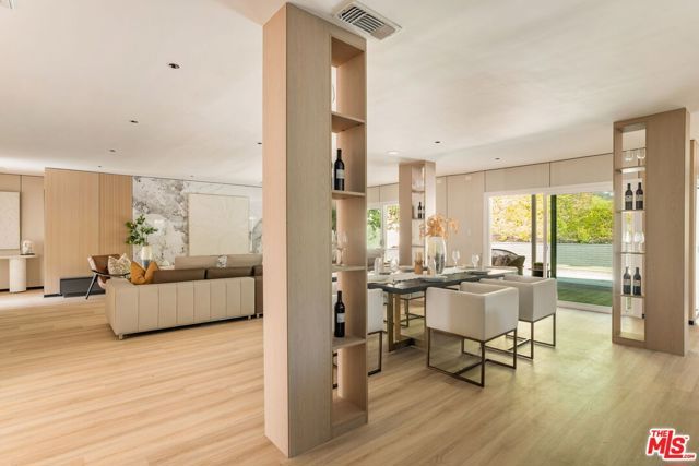 126 N Thurston Avenue, Los Angeles, CA 90049
