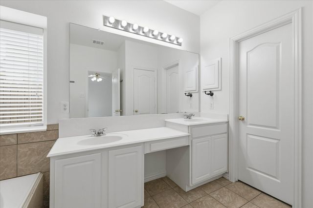 3617 Queenswood Court, Fort Worth, TX 76244