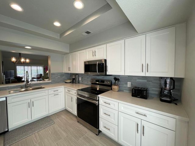 160 Desert Falls Circle, Palm Desert, CA 92211
