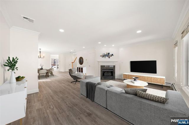 264 Lafayette Avenue, Cliffside Park, NJ 07010