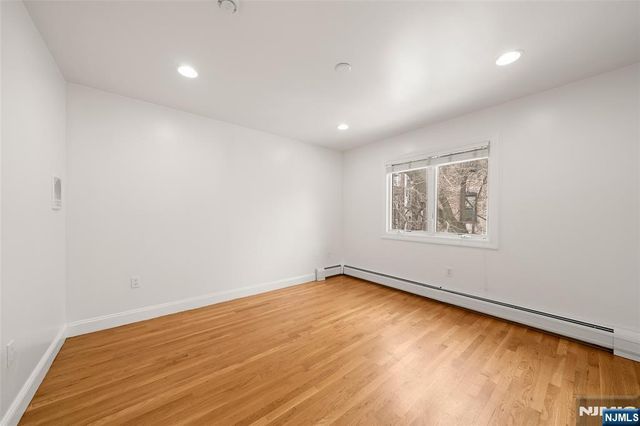 264 Lafayette Avenue, Cliffside Park, NJ 07010