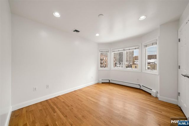 264 Lafayette Avenue, Cliffside Park, NJ 07010