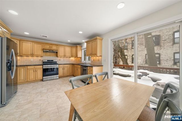 264 Lafayette Avenue, Cliffside Park, NJ 07010