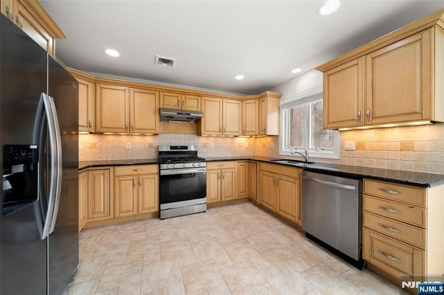 264 Lafayette Avenue, Cliffside Park, NJ 07010