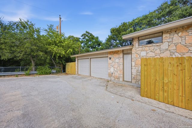 10300 Quail Meadow, San Antonio, TX 78230
