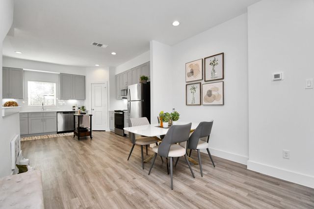 2004 Laverne Willow Lane B, Houston, TX 77080