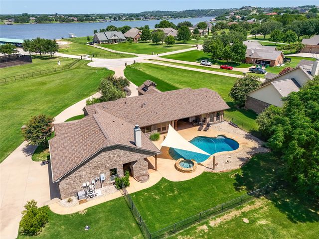 1803 W Emerald Bend Court, Granbury, TX 76049