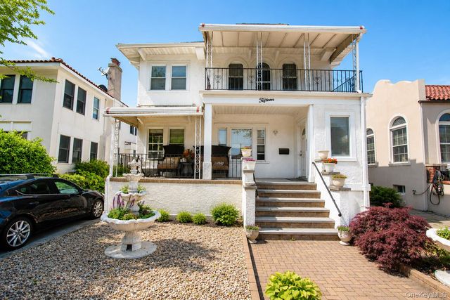15 W Walnut Street, Long Beach, NY 11561