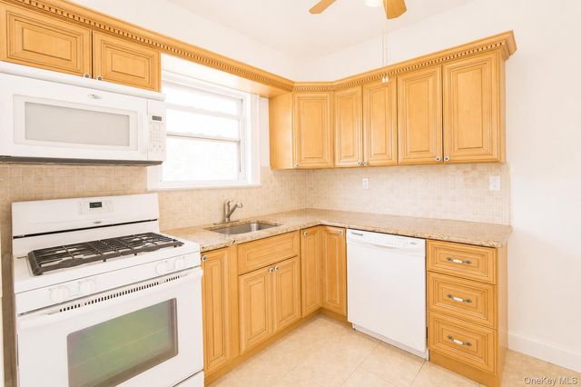 15 W Walnut Street, Long Beach, NY 11561