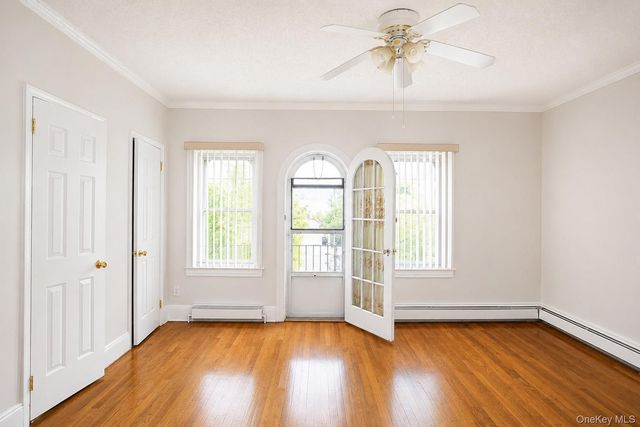 15 W Walnut Street, Long Beach, NY 11561